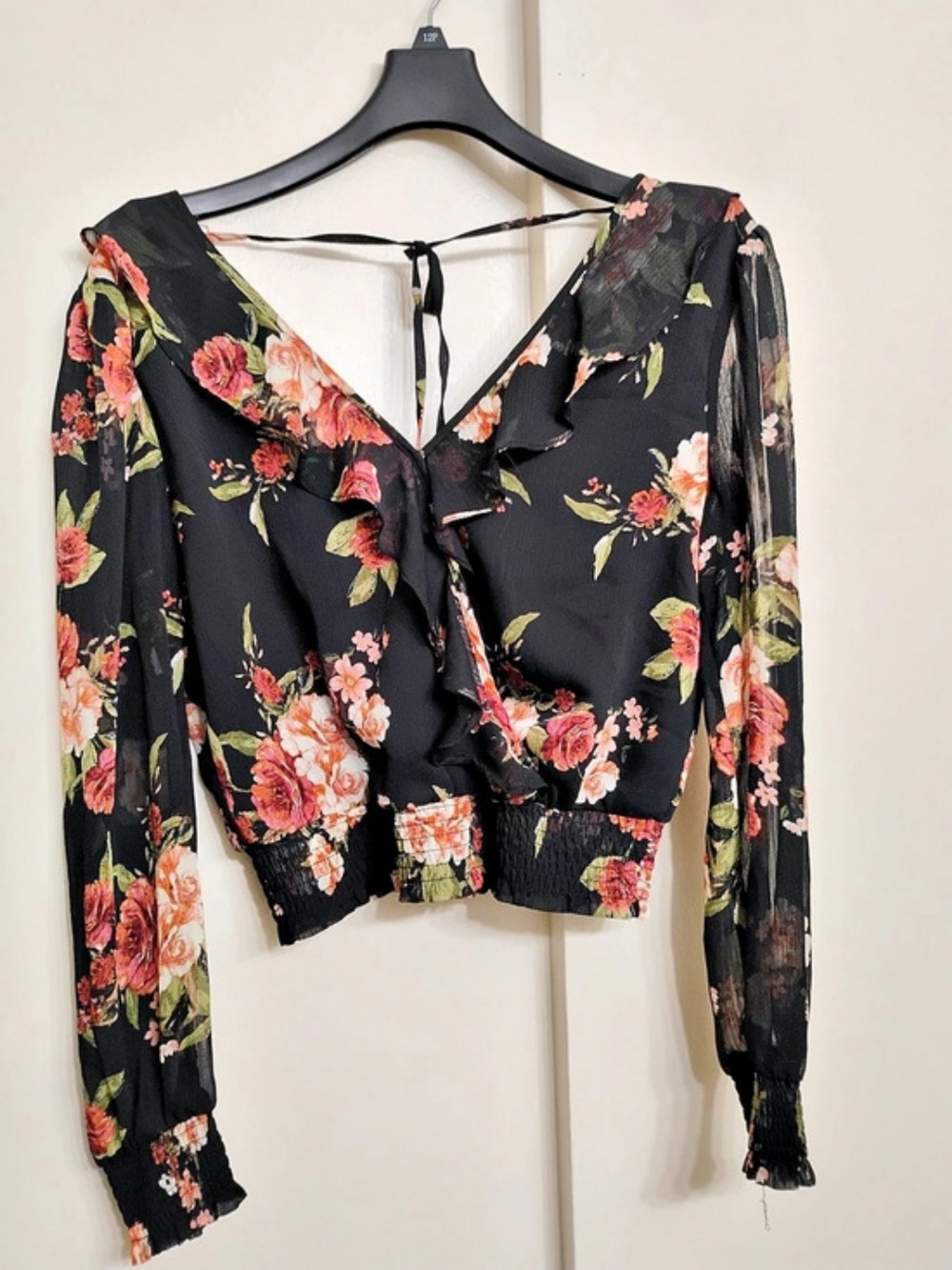 Shein Floral Ruffle Crop Blouse in Black & Pink Size Medium